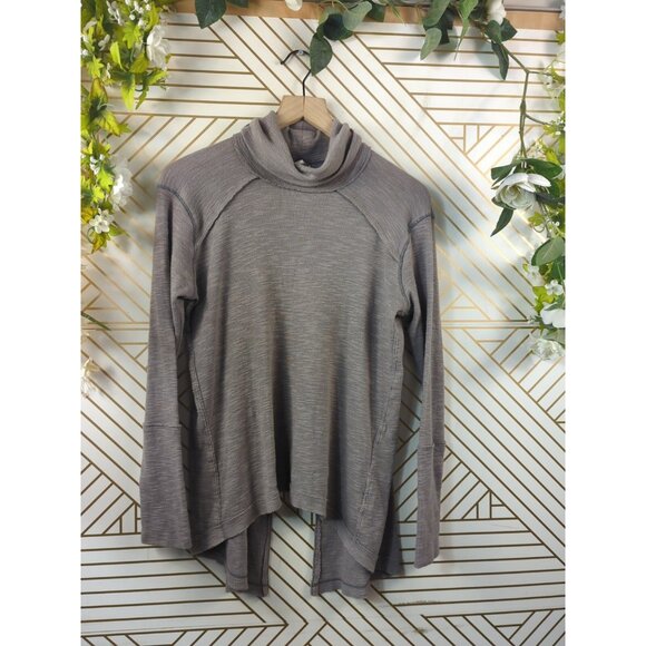 We The Free People Women's Turtleneck Top Split Back Inverse Seam Taupe Sz Small - Picture 2 of 6